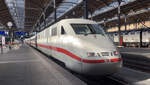 ICE 1 Tz 181  Interlaken  wartet am 21. Februar 2023 in Basel SBB als ICE 276 auf die Ausfahrt in Richtung Berlin Ostbahnhof.