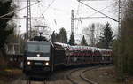 185 573-3 von MRCE  kommt mit einem Audi-VW-Skoda-Zug aus Osnabrück nach Kortenberg-Goederen(B) und kommt aus Richtung Mönchengladbach-Hbf,Rheydt-Hbf,Wickrath,Beckrath,Herrath und fährt