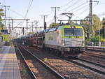 CAPTRAIN 193 781-2 passiert mit einem Autotransportzug den Bahnhof Golm  am 24. Juli 2019.