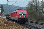 Am 6.3.2023 ist die 187 164 mit einem Autoleerzug durch Neckargerach gen Bad Friedrichshall Hbf unterwegs.