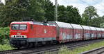 Mitteldeutsche Eisenbahn GmbH, Merseburg-Schkopau mit ihrer  143 344-0  (NVR:  91 80 6143 344-0 D-MEG ) und einem PKW-Transportzug (geschlossene Wageneinheiten) am 06.07.23 Höhe Bahnhof Dedensen-Gümmer.
