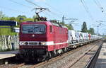 DeltaRail GmbH, Frankfurt (Oder) mit ihrer 243 179-9  (NVR:  91 80 6143 179-0 D-DELTA ) und einem Nutzfahrzeug-Transportzug am 24.08.23 bei der Durchfahrt Bahnhof Berlin Hohenschönhausen.