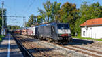 91 80 6189 932 durchfährt am 07.09.2024 mit einem Autotransportzug den Bahnhof Aßling.