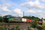 193 201 (Siemens Vectron) von SBB Cargo International als Containerzug fährt in Radbruch auf der Bahnstrecke Hannover–Hamburg (KBS 110) Richtung Hamburg.