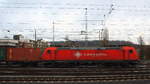 185 595-6  Ruth  von Crossrail fährt mit einem langen MSC-Containerzug aus Antwerpen-Berendrecht(B) nach Germersheim(D) und fährt in Richtung