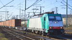 Möglicherweise für Crossrail Benelux NV die belgische Alpha Trains E 186 211 [NVR-Nummer: 91 88 7186 211-9 B-ATLU] mit Containerzug Richtung Polen am 10.12.19Bf. Flughafen Berlin Schönefeld.