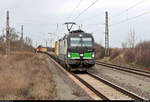 Containerzug mit 193 734-1 (Siemens Vectron) der ELL Austria GmbH (European Locomotive Leasing), vermietet an Rail Force One B.V., durchfährt den Hp Prödel auf der Bahnstrecke