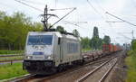 METRANS Rail s.r.o., Praha [CZ] mit  386 002-0  [NVR-Nummer: 91 54 7386 002-0 CZ-MT] und schwach ausgelastetem Containerzug am 12.06.20 Bf. Berlin-Hohenschönhausen.