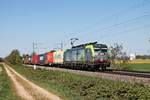 Am Nachmittag des 23.04.2020 fuhr Re 475 410 mit einem langen Containerzug aus Rotterdam Waalhaven südlich von Buggingen über die Rheintalbahn durchs Markgräflerland in Richtung