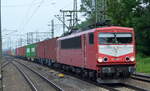 TRIANGULA Logistik GmbH, Gelenau mit der angemieteten  155 183-7  [NVR-Nummer: 91 80 6155 183-7 D-MAED] und Containerzug Richtung Hamburger Hafen am 07.06.21 Durchfahrt Bf. Hamburg Harburg.