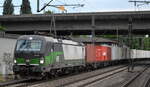 Wiener Lokalbahnen Cargo GmbH, Wien [A] mit der ELL Vectron  193 742  [NVR-Nummer: 91 80 6193 742-4 D-ELOC] und Containerzug verlässt den Hamburger Hafen am 08.06.21 Durchfahrt Bf.