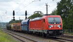 DB Cargo AG [D] mit  187 152  [NVR-Nummer: 91 80 6187 152-4 D-DB) und gemischtem Güterzug am 31.08.21 Durchfahrt Bf. Saarmund.