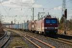 243 145-0 DR mit Containerzug in Neubeckum, am 26.02.2022.