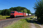 152 097 DB Cargo mit einem Containerzug bei Postbauer-Heng Richtung Nürnberg, 31.07.2020