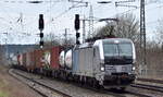 RTB CARGO GmbH, Düren [D] mit der Railpool Vectron  6193 092  [NVR-Nummer: 91 80 6193 092-4 D-Rpool] und einem Containerzug am 29.03.23 Durchfahrt Bahnhof Saarmund.