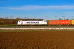 Lokportrait von 187 511 Akiem/Metrans mit einem Containerzug bei Uffenheim Richtung Würzburg, 06.03.2021
