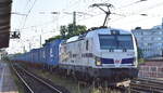 DB Cargo AG [D] mit ihrer  193 362  [NVR-Nummer: 91 80 6193 362-1 D-DB] und einem Containerzug am 06.07.23 Vorbeifahrt Bahnhof Magdeburg Neustadt.