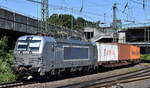 METRANS a.s., Praha [CZ]  mit ihrer  383 416-5  [NVR-Nummer: 91 54 7383 416-5 CZ-MT] verlässt mit einem Containerzug den Hamburger Hafen am 30.07.24 Höhe Bahnhof Hamburg Harburg.