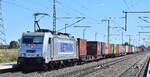 METRANS Rail s.r.o., Praha [CZ] mit ihrer  386 008-7  [NVR-Nummer: 91 54 7386 008-7 CZ-MT] und einem Containerzug am 06.08.24 Durchfahrt Bahnhof Rodleben.