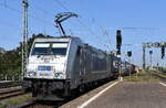 METRANS Rail s.r.o., Praha [CZ] mit ihrer  386 030-1  [NVR-Nummber: 91 54 7386 030-1 CZ-MT] und einem Containerzug am 05.09.24 Durchfahrt Bahnhof Magdeburg-Neustadt.