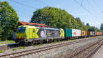 91 80 6193 556 zieht am 15.08.2024 einen bunten Containerzug durch Aßling in Richtung München.