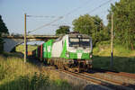 SETG 193 812 mit einem Containerzug nach Hof am 19.09.2023 bei Neumark.