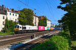 Der samstägliche Containerzug KT 60886 von Burghausen Wackerwerk nach München Nord wurde am 24. August 2024 von der 266 455 gezogen. Bei der Einfahrt in den Bahnhof München Süd gelang eine Aufnahme des eindrucksvollen Sechsachsers.  