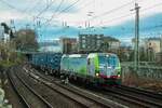 475 414 bls Vectron mit Containerzug in Wuppertal, Dezember 2024.