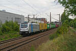 Hier zusehen ist 187 303 am 14.8.24 mit einem Containerzug in Chemnitz-Schönau Richtung Glauchau.