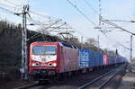 DeltaRail GmbH, Frankfurt (Oder)  mit der angemieteten DB Gebrauchtzug Lok  143 856-3 , Name:  Melissa  (NVR:  91 80 6143 856-3 D-DB ) und einem Containerzug Richtung Frankfurt (Oder) am 11.02.25 Höhe Bahnhof Berlin Hohenschönhausen.