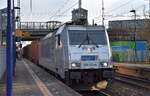 METRANS Rail s.r.o., Praha [CZ] mit ihrer  386 024-4  [NVR-Nummer: 91 54 7386 024-4 CZ-MT] und einem Containerzug am 11.02.25 Durchfahrt Bahnhof Berlin Hohenschönhausen.