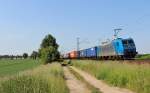 Am 8.Juni 2013 war Metrans 185 511 mit Containern bei Burgstemmen auf dem Weg nach Hamburg-Waltershof-Dradenau.