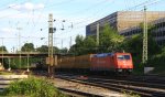 185 595-6  Ruth  von Crossrail kommt aus Richtung Kln,Aachen-Hbf mit einem langen  P&O Ferrymasters Containerzug aus Gallarate(I) nach Zeebrugge(B) und fhrt in Aachen-West ein und im Hintergrund steht die Class 66 DE6309 von DLC Rail und eine 185 597-2 von Crossrail in der Abendsonne am 14.6.2013.