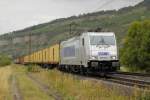 Metrans 386 020-2 mit einem Containerzug am 29.07.2015 in Thüngersheim.