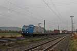 Mit einem Containerzug nach Antwerpen fuhr am 29.11.2014 die beschmierte Alpha Trains/Railtraxx 185 515-4 durch Müllheim (baden) gen Freiburg.