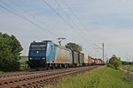 185 515-4 von Railtraxx am 12.05.2015 mit einem Containerzug nach Antwerpen bei Hügelheim und fuhr gen Norden.