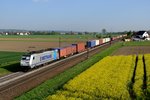 Am Morgen des 24. April 2014 konnte der Metrans-Containerzug 42879 von Hamburg nach Salzburg, geführt von der E 186 291, bei Herbertshofen abgelichtet werden. Beachtenswert ist der zweite Wagen hinter der Lok, eine neue Gattung extra langer Tragwagen, die in der Lage sind, zwei 30' Container aufzunehmen.