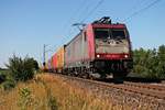 Am 10.07.2015 kam 185 590-7 mit einem Containerzug aus Antwerpen/Aachen West auf der KBS 703 bei Hügelheim und war auf dem Weg in Richtung Schweizer Grenze.
