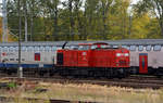 203 118 der WFL stand mit einem kurzen Schotterzug am 20.10.18 abgestellt im Güterbahnhof Wustermark/Elstal.