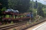 Rangierlok der Mittelweserbahn beim rangieren eines Autowaggons im Bhf.