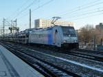 Die ITL-Railpool fhrt mit einem langem KIA Autozug von Bad Schandau am Dresdner Hbf vorbei.