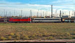 SBB auf Abwegen  In der Zugbildungsanlage (ZBA) Halle (Saale) steht ein Einheitswagen IV der Gattung  A  der SBB (NVR-Nummer leider nicht erkennbar) inmitten eines Gz, geführt von 187 193-8 DB,