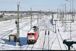 Nachdem 232 241-0 (132 241-1) sich in der Abstellgruppe  warmgedieselt  hat, passiert sie nun die Rangiergleise der Zugbildungsanlage (ZBA) Halle (Saale) in südlicher Richtung.