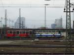 Zwei Flachwagen mit Mercedes Benz Citaro Grundgerüsten am 25.10.15 in Mannheim Rbf vom Bahnsteig aus fotografiert 