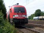 Taurus 182 018-2 aus Richtung Mnchen kommend fhrt zgig in den Rangierbahnhof ein.