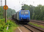 185 515-4 von Railtraxx kommt als Umleiter aus Richtung Aachen-West mit einem gemischten Güterzug aus Antwerpen-Waaslandhaven(B) nach Linz-Voestalpine(A) und fährt durch Kohlscheid und fährt in Richtung Herzogenrath,Neuss. 
Aufgenommen von Bahnsteig 1 in Kohlscheid. 
Am 12.6.2018. 