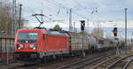 DB Cargo AG [D] mit  187 192  [NVR-Nummer: 91 80 6187 192-0 D-DB] und gemischtem Güterzug Richtung Gbf. Ziltendorf EKO am 28.11.19 Berlin Hirschgarten. 