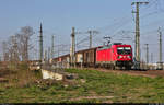 Gemischter Gz mit 187 160-7 fährt über die Leipziger Chaussee (B 6) in Halle (Saale) Richtung Abzweig Halle Thüringer Bahn.

🧰 DB Cargo
🕓 23.4.2021 | 18:22 Uhr