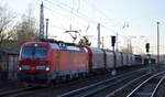 DB Cargo AG [D] mit  193 393  [NVR-Nummer: 91 80 6193 393-6 D-DB] und gemischtem Güterzug von Seddin nach Ziltendorf EKO am 16.12.21 Berlin Hirschgarten.