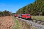 187 157 DB Cargo mit einem gemischten Gterzug bei Hagenbchach Richtung Nrnberg, 30.03.2021